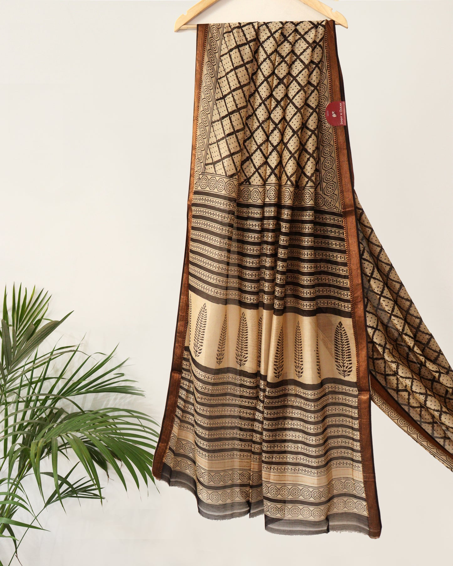 Black-Offwhite Bagru Print Maheshwari saree