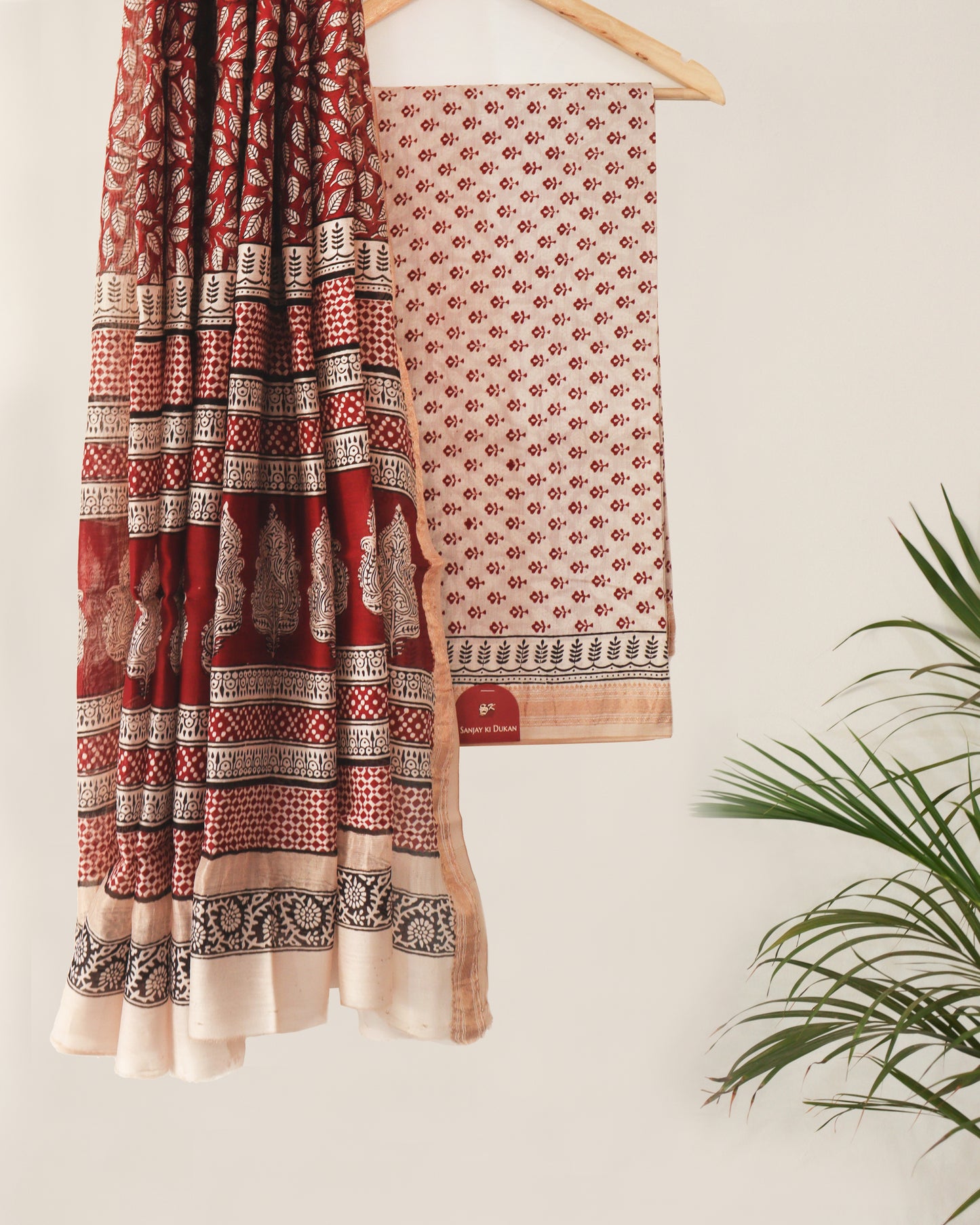 Off-white Small leaf Bagh Print Maheshwari suit