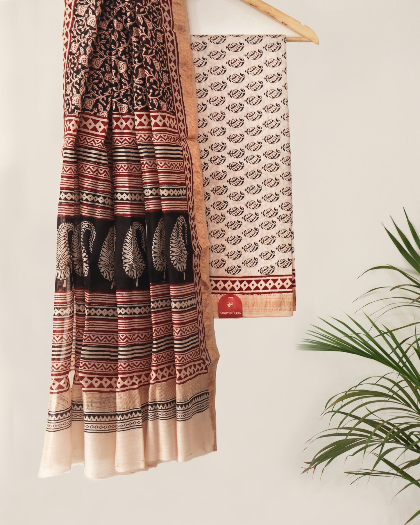 Off White-Maroon Paisley Motif Bagh Maheshwari Suit