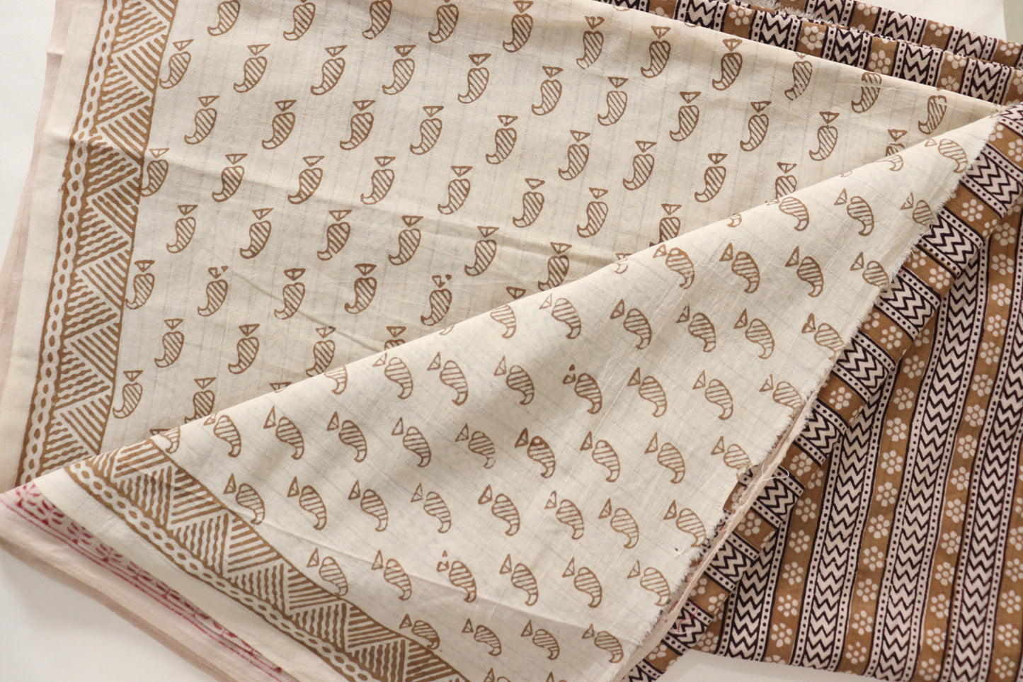 Floral ochre stripes cotton bagh