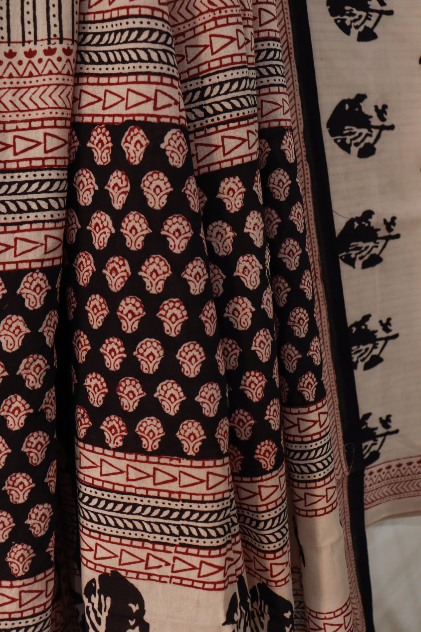 Off White-Black Leaf Butta Bagh Print Suit