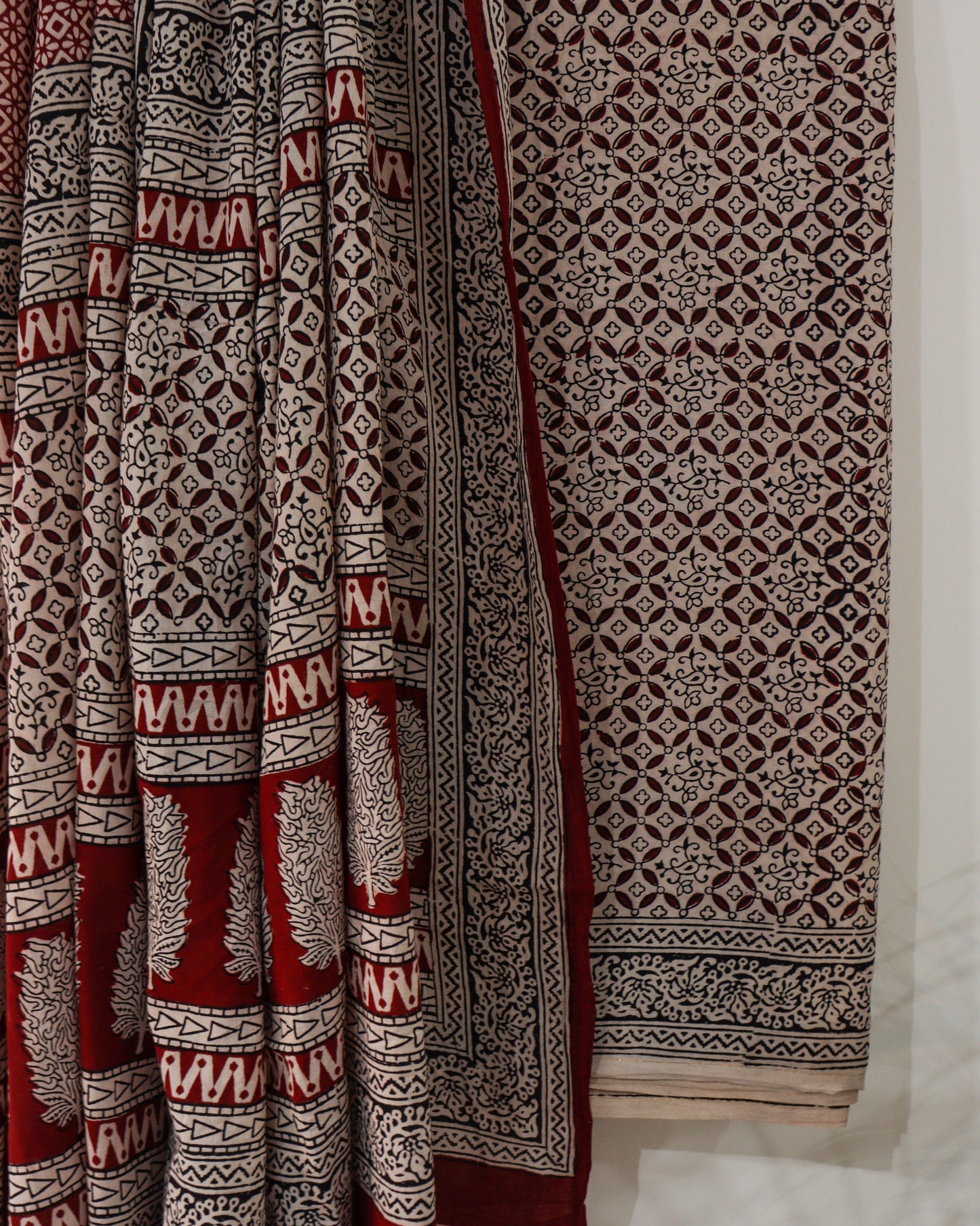 Off white-Maroon Jaal Pattern Bagh Print Suit