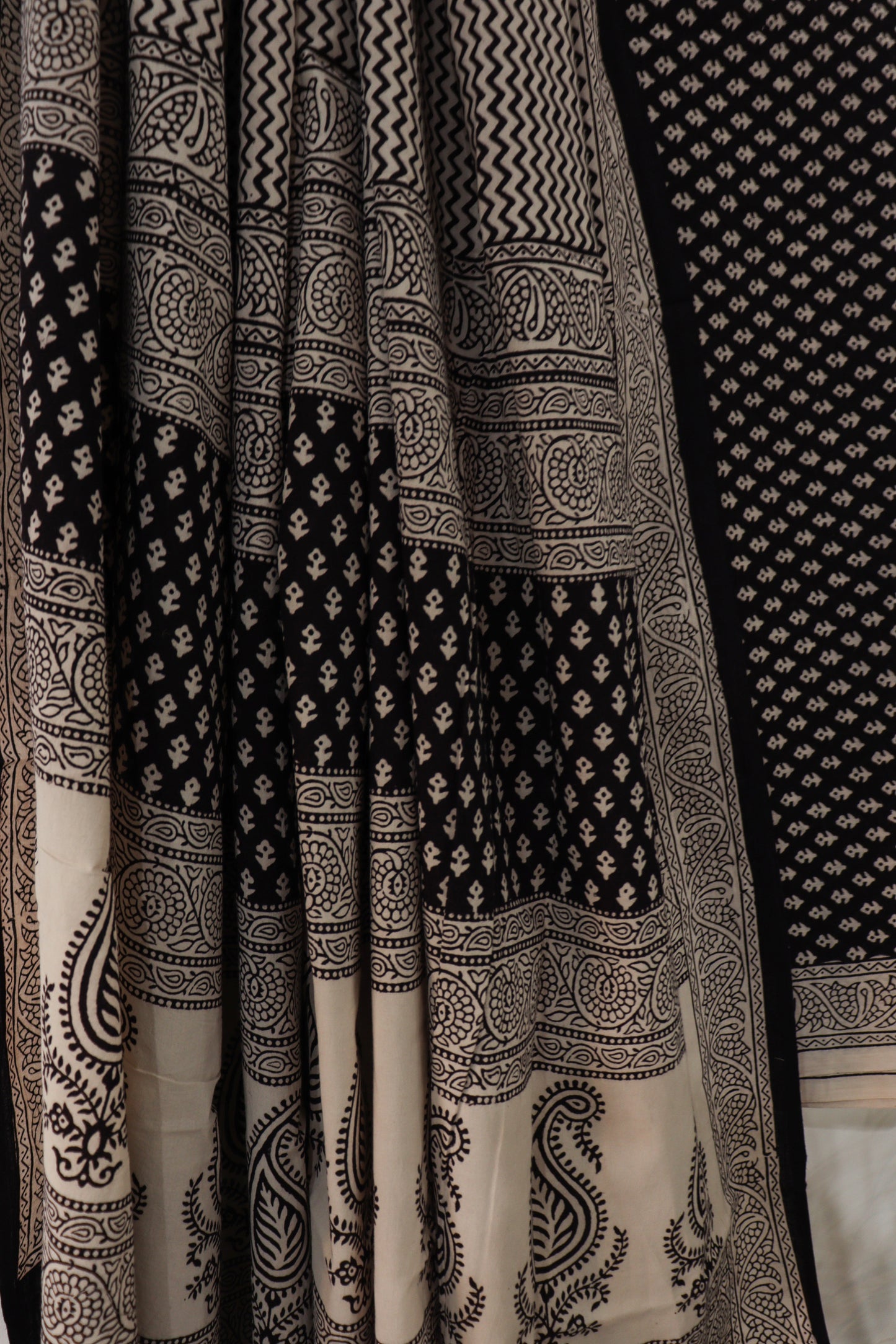 Black-Off White Chota Butta Bagh Print suit