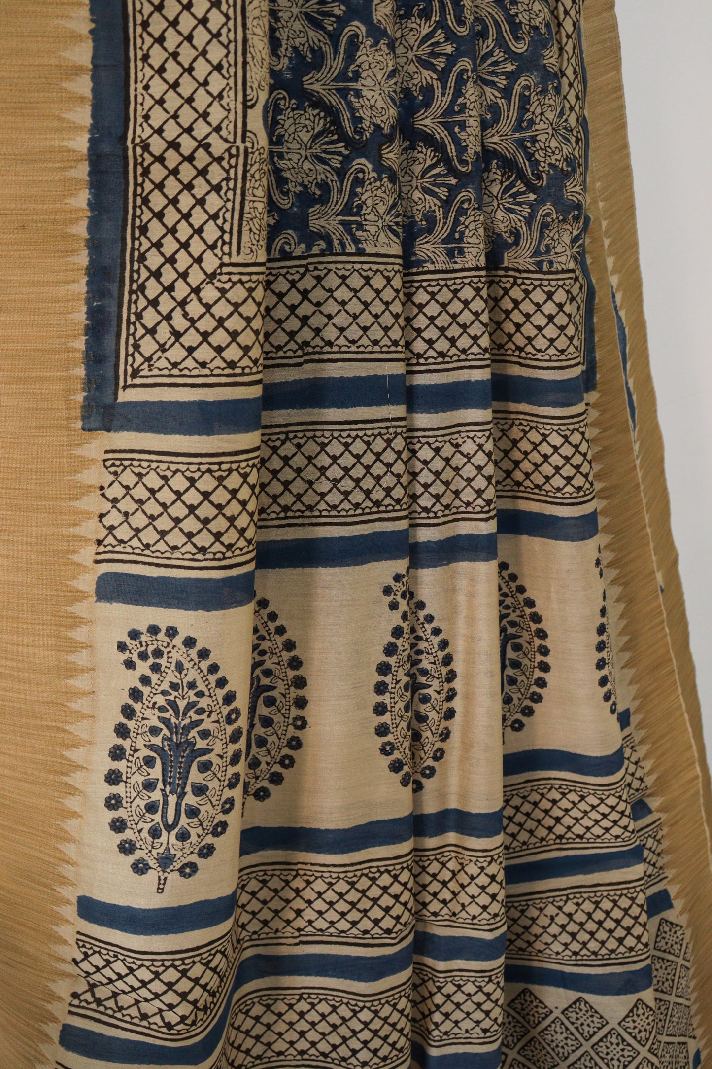 Beige-Blue Bagru Print Maheshwari Saree