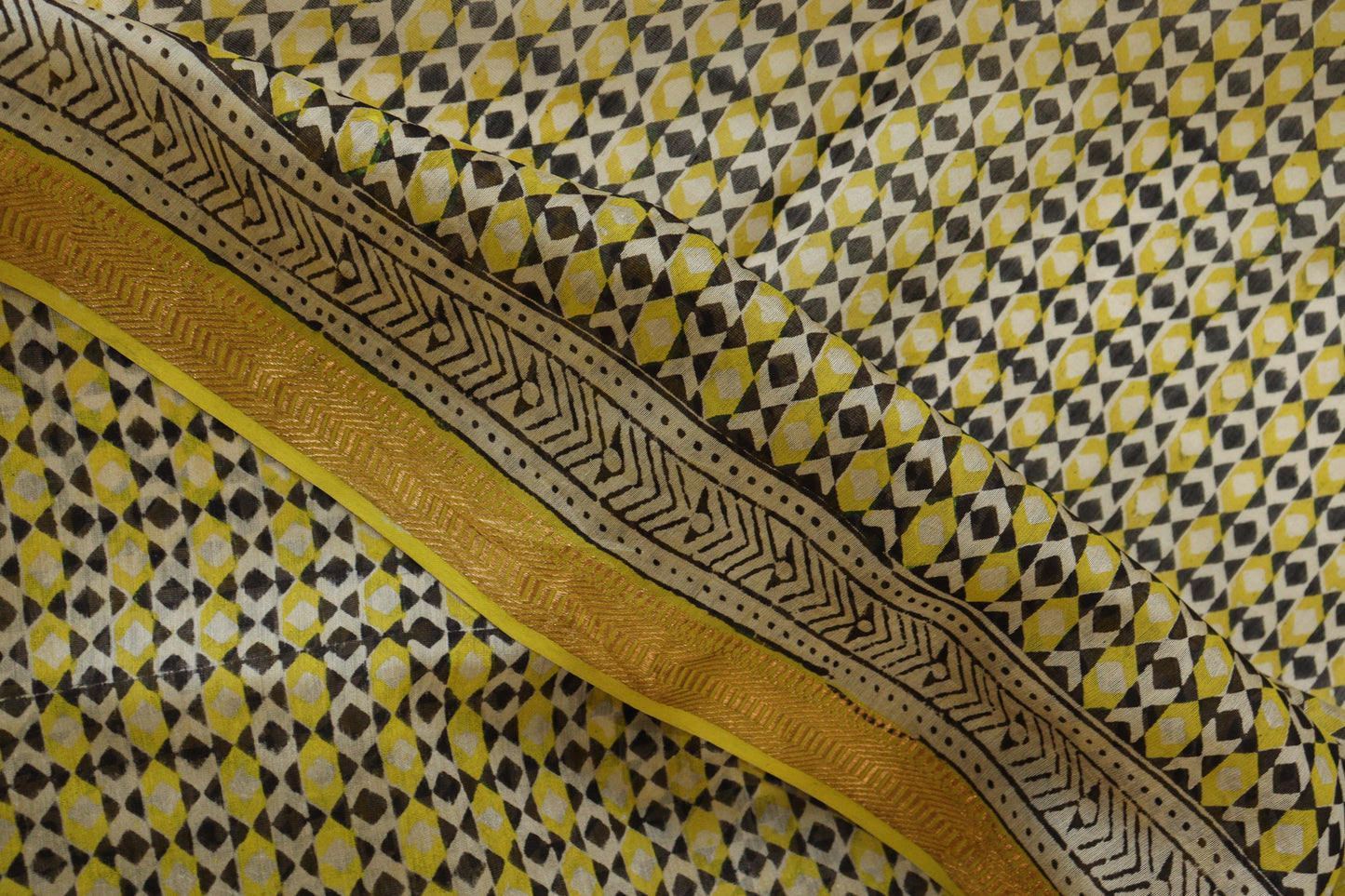 Yellow Geometrical Bagru Print Maheshwari saree