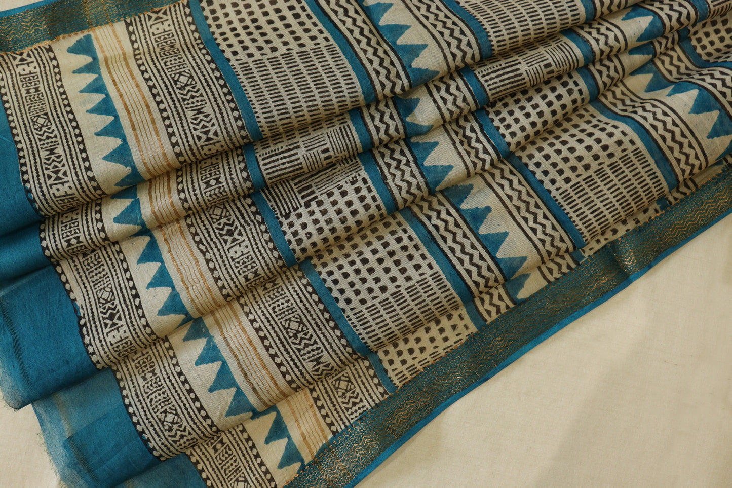Beigh-white Geometric Bagru Print Maheshwari saree