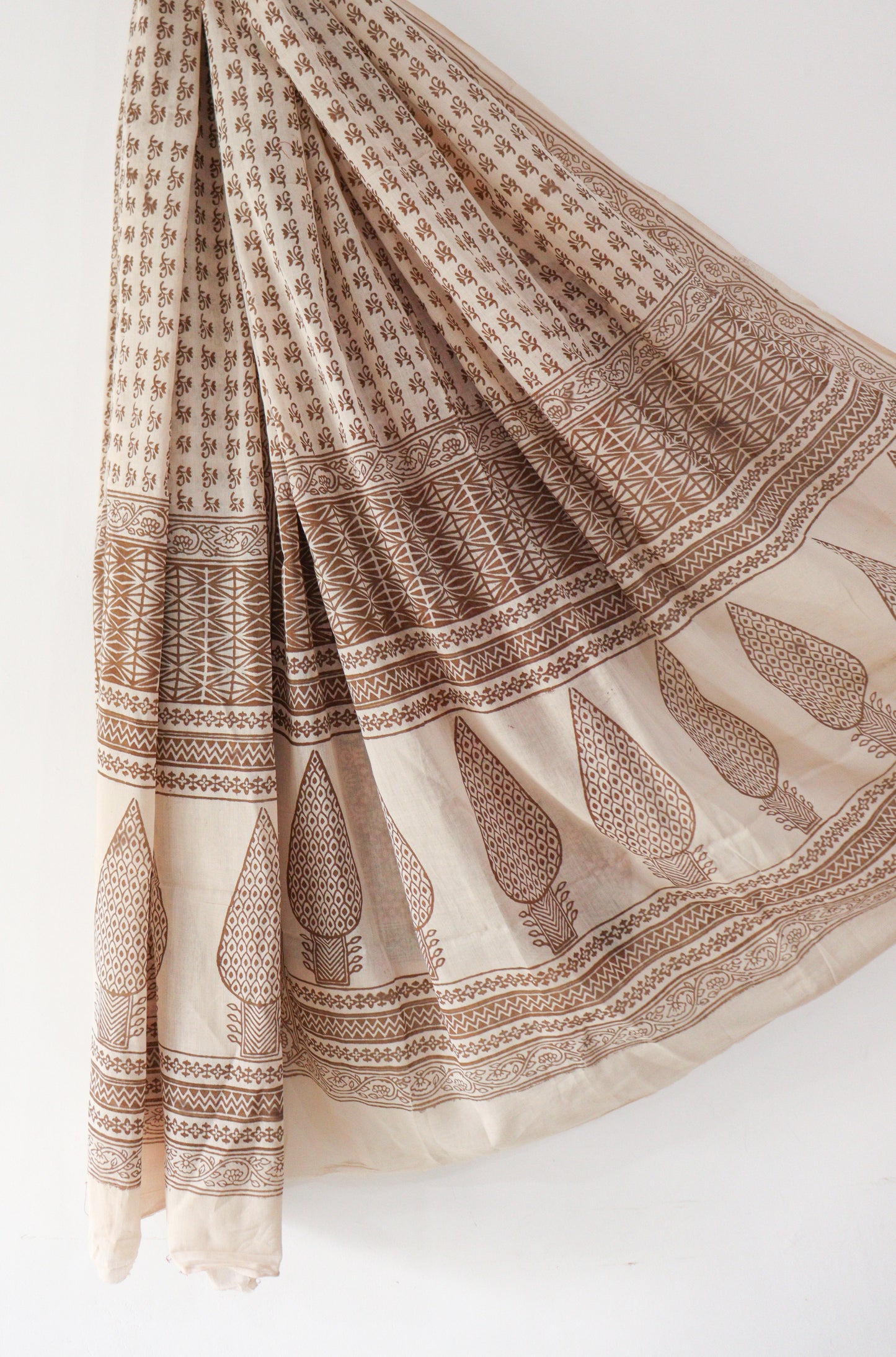 Maroon ochre butta cotton bagh