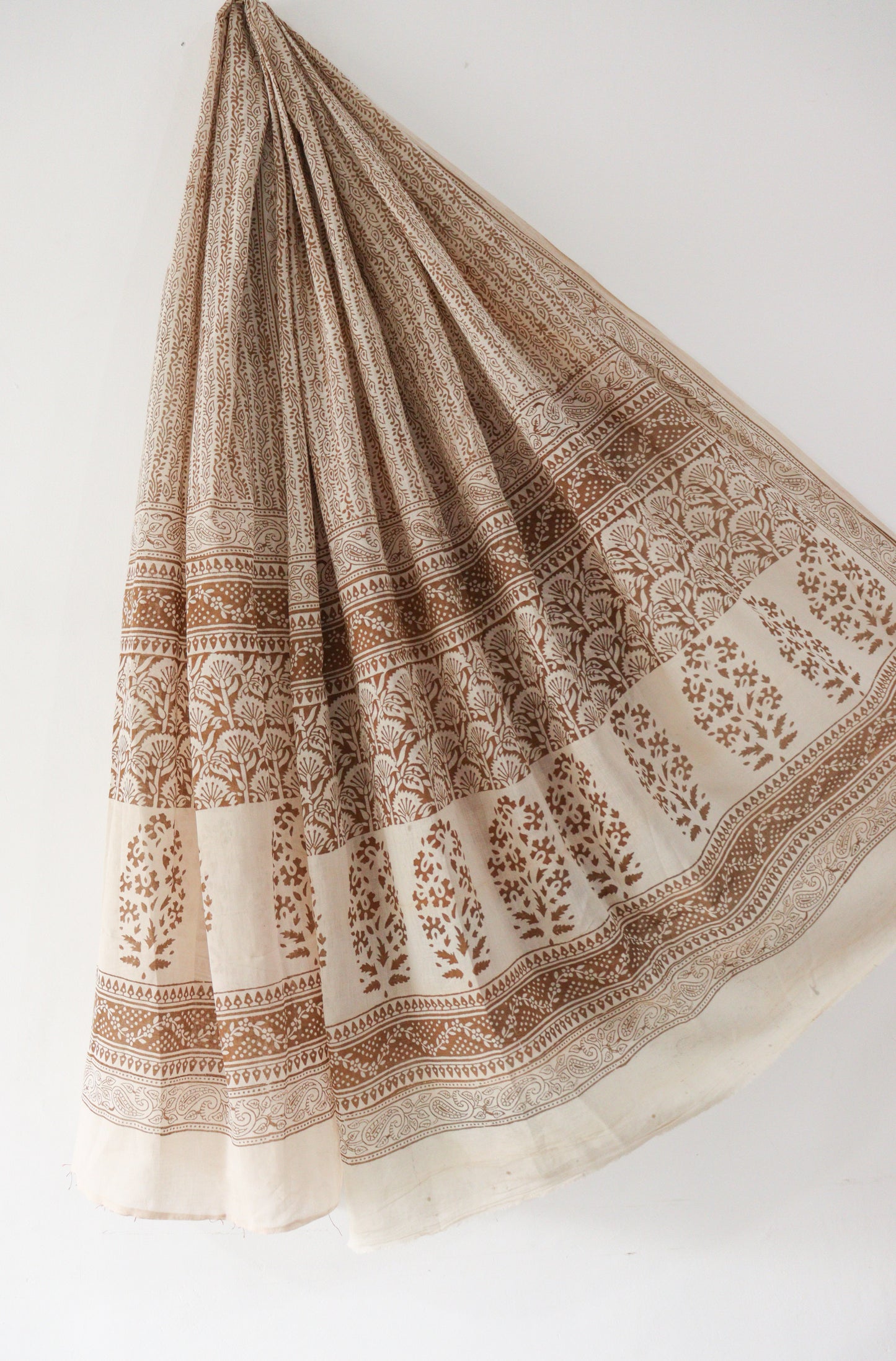 Maroon ochre cotton bagh