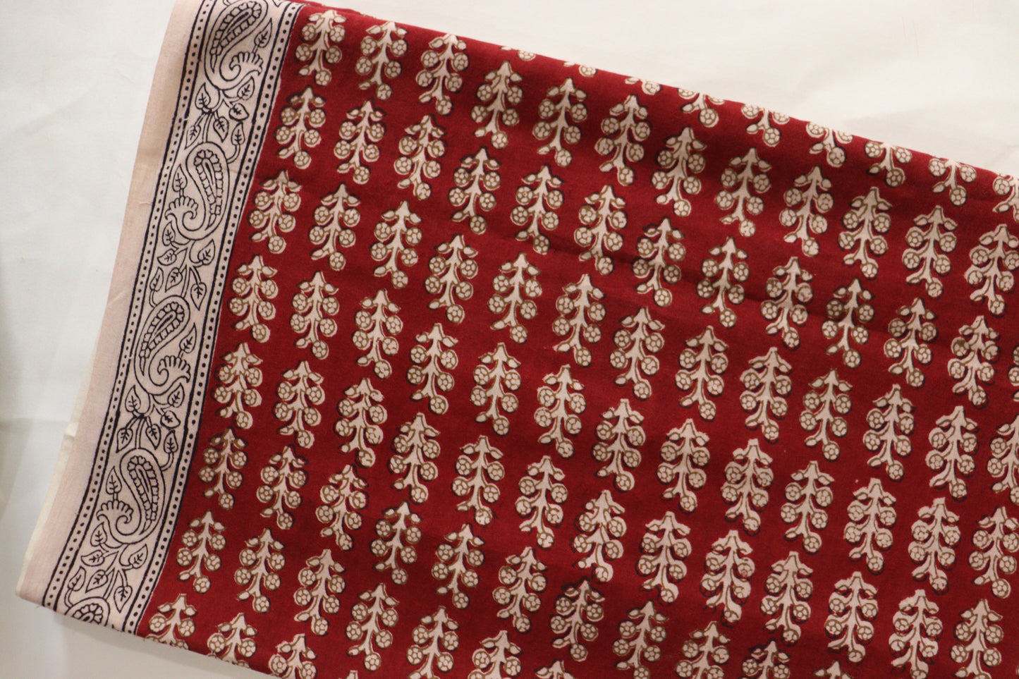 Maroon ochre cotton bagh