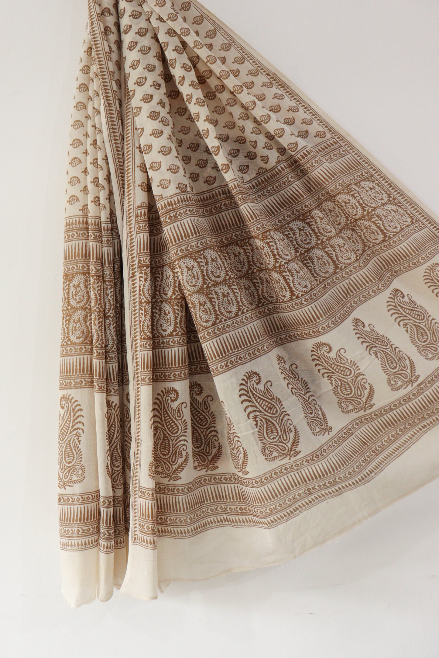Ochre geometrical cotton bagh