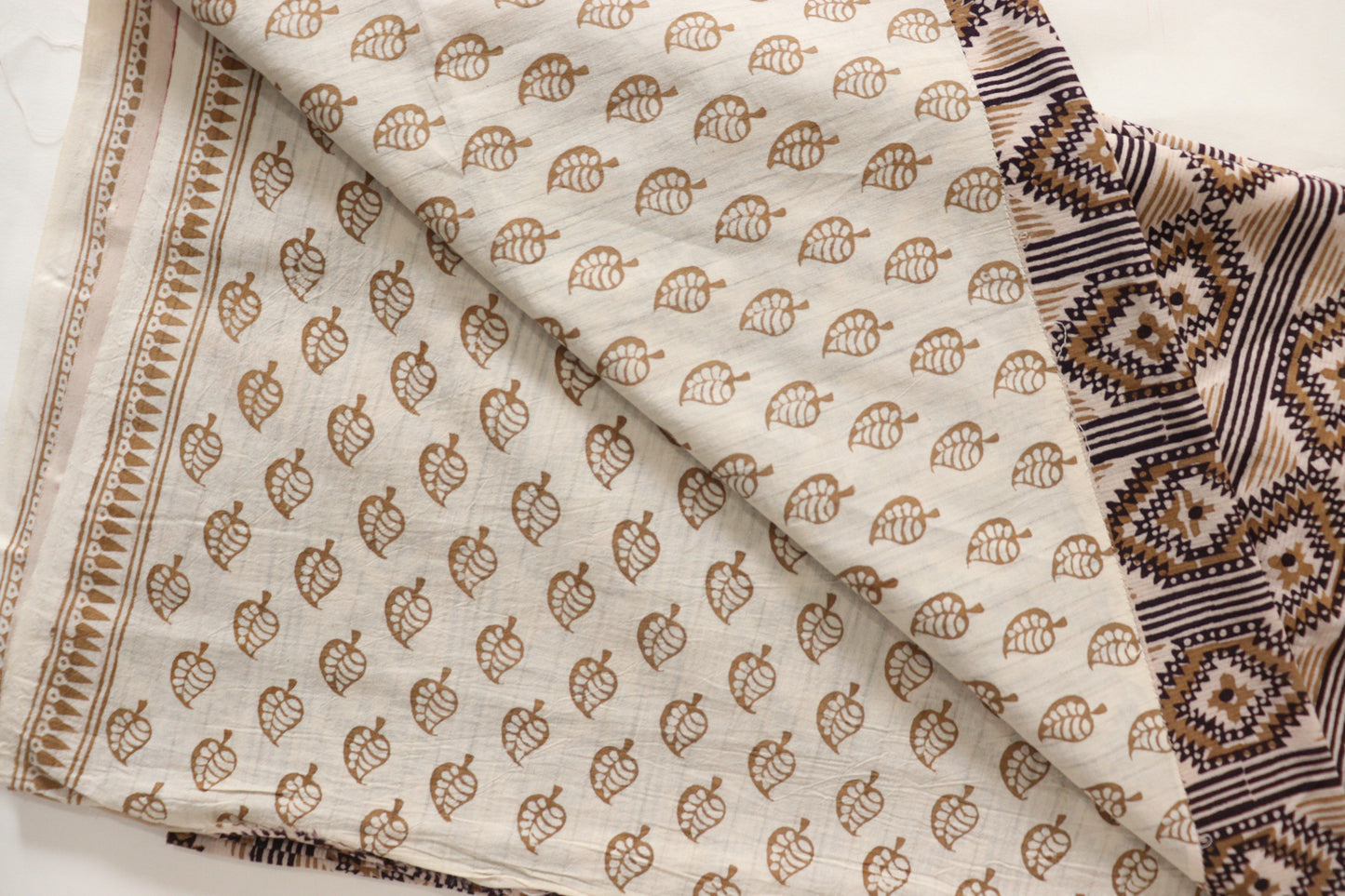Ochre geometrical cotton bagh